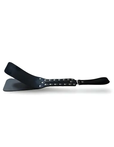 Palmeta luxury aplaudidora con tachas eco cuero negro | Infarta fetish | Látigos y palmetas