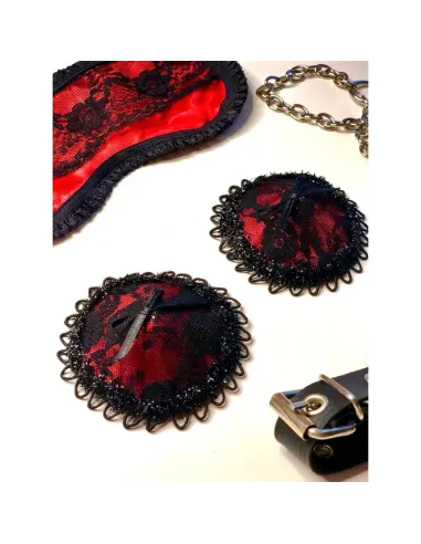 Antifaz y pezoneras de raso y puntilla color rojo pasión -infarta sens- | Infarta fetish | Accesorios y outfits