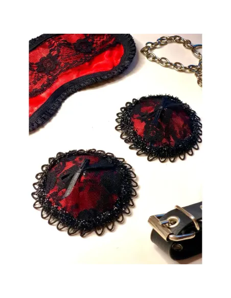 Antifaz y pezoneras de raso y puntilla color rojo pasión -infarta sens- | Infarta fetish | Accesorios y outfits